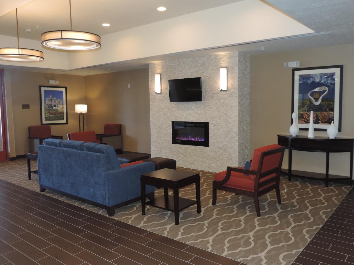 Heartland Inn And Suites Wheatland Экстерьер фото