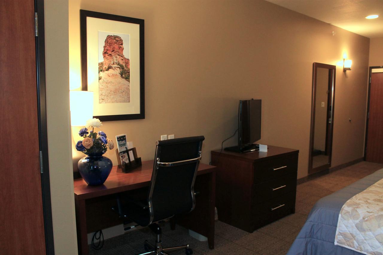 Heartland Inn And Suites Wheatland Экстерьер фото