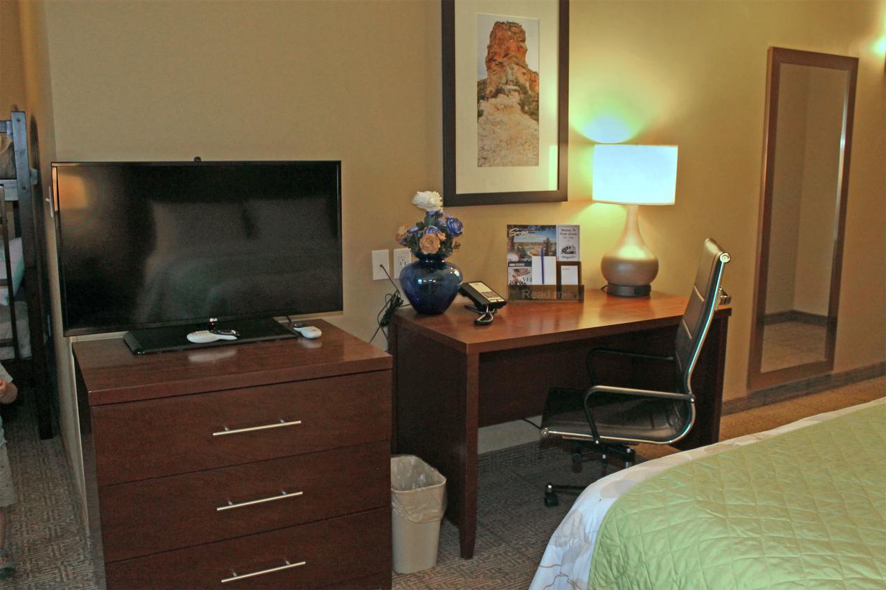 Heartland Inn And Suites Wheatland Экстерьер фото