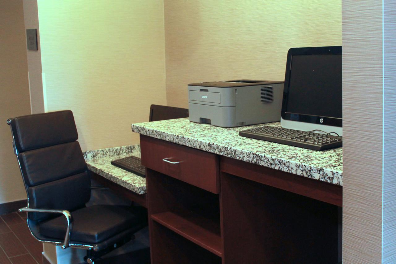 Heartland Inn And Suites Wheatland Экстерьер фото