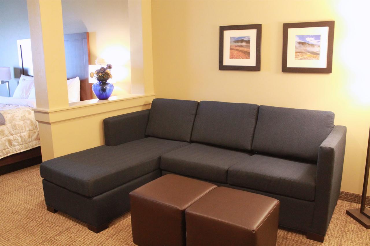 Heartland Inn And Suites Wheatland Экстерьер фото