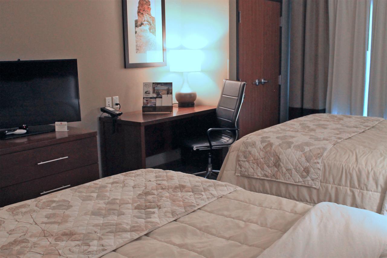 Heartland Inn And Suites Wheatland Экстерьер фото
