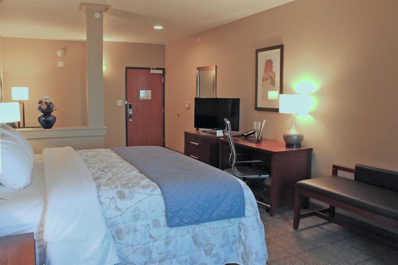 Heartland Inn And Suites Wheatland Экстерьер фото