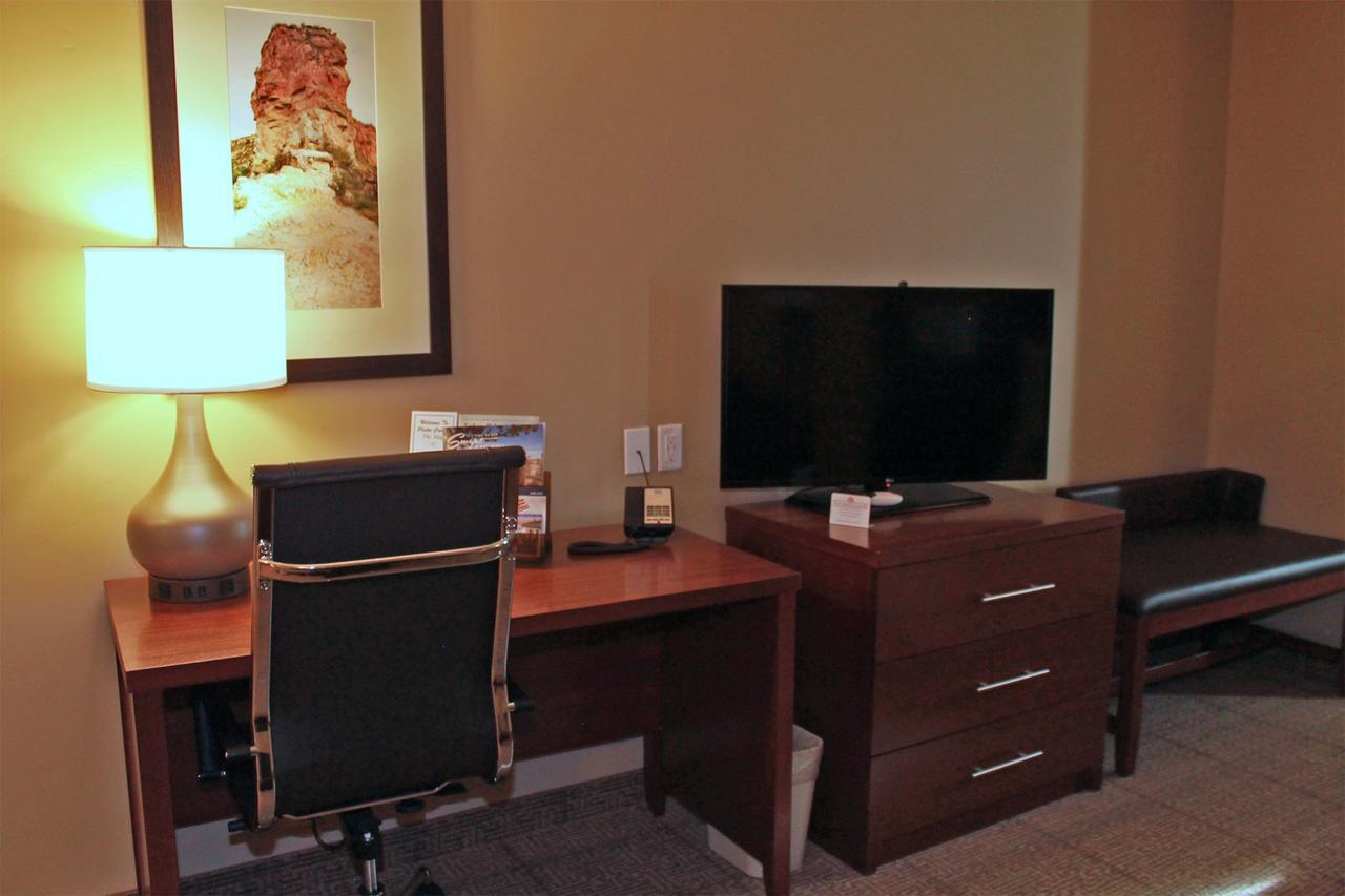Heartland Inn And Suites Wheatland Экстерьер фото
