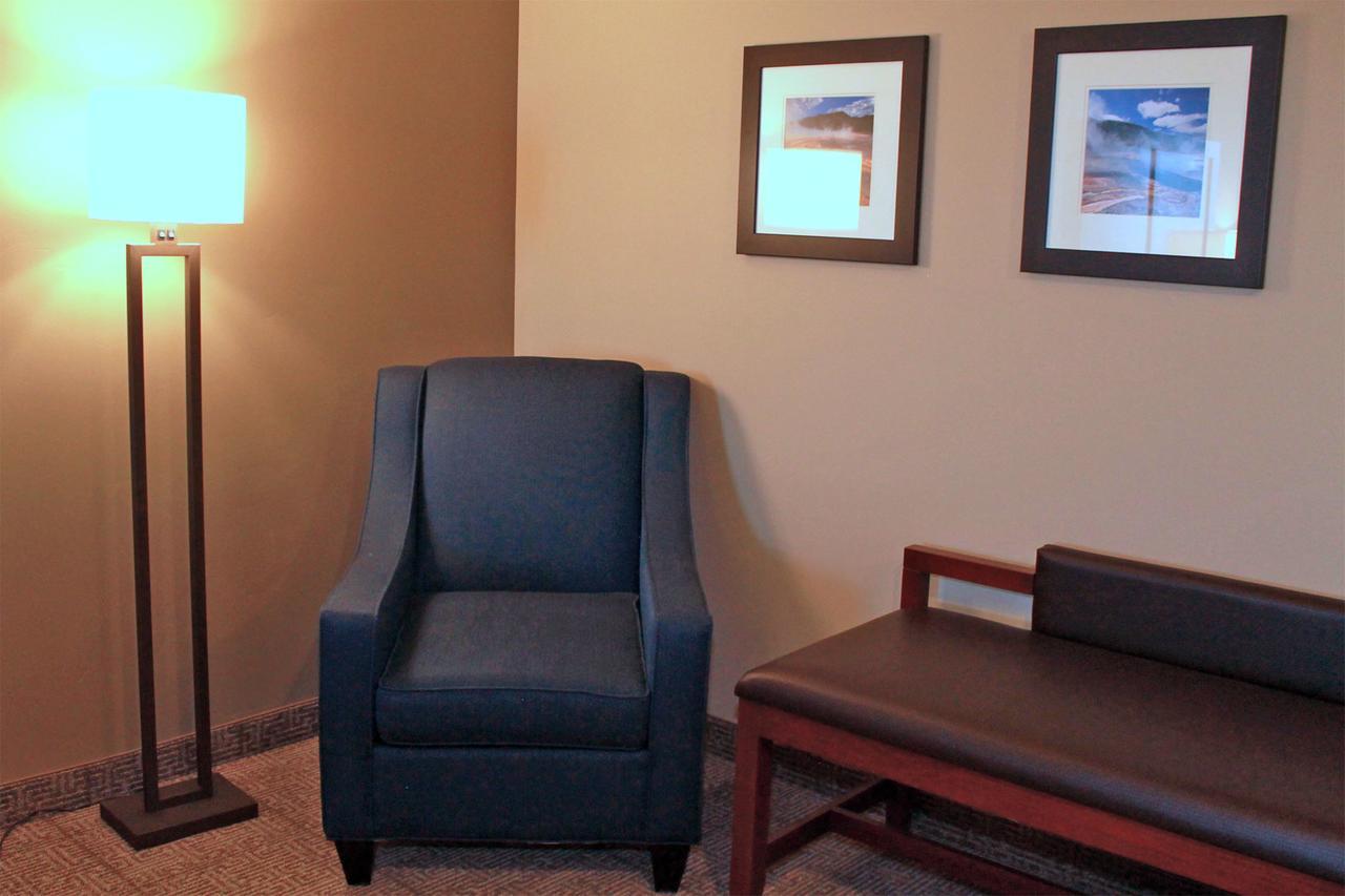 Heartland Inn And Suites Wheatland Экстерьер фото