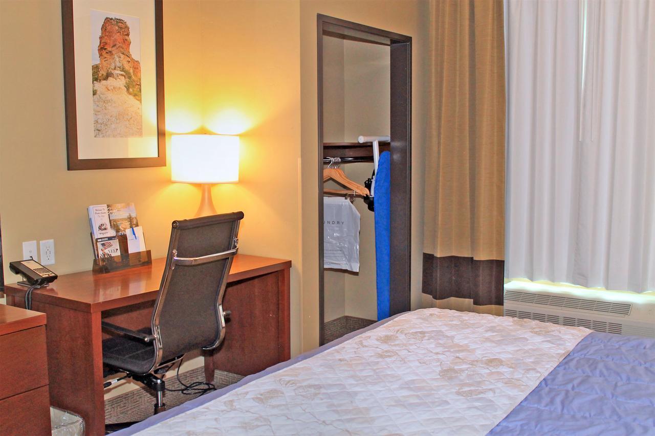 Heartland Inn And Suites Wheatland Экстерьер фото