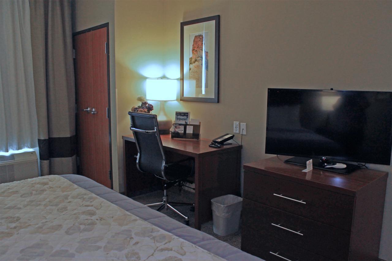 Heartland Inn And Suites Wheatland Экстерьер фото