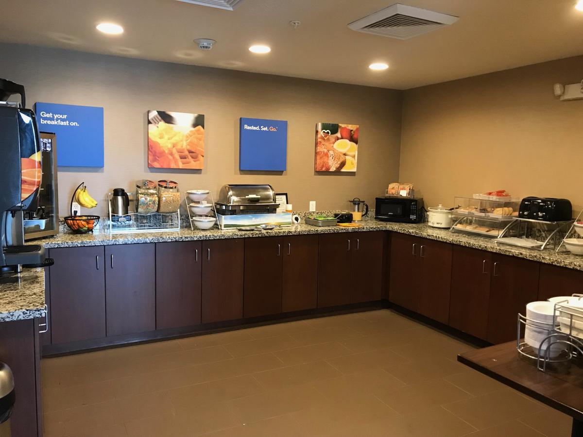 Heartland Inn And Suites Wheatland Экстерьер фото