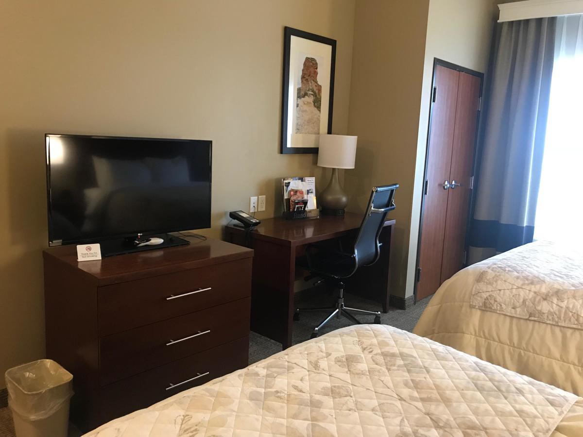 Heartland Inn And Suites Wheatland Экстерьер фото