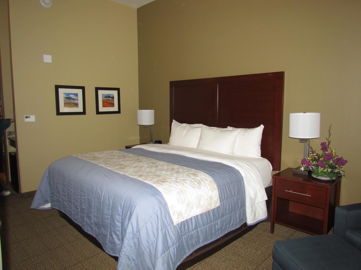 Heartland Inn And Suites Wheatland Экстерьер фото