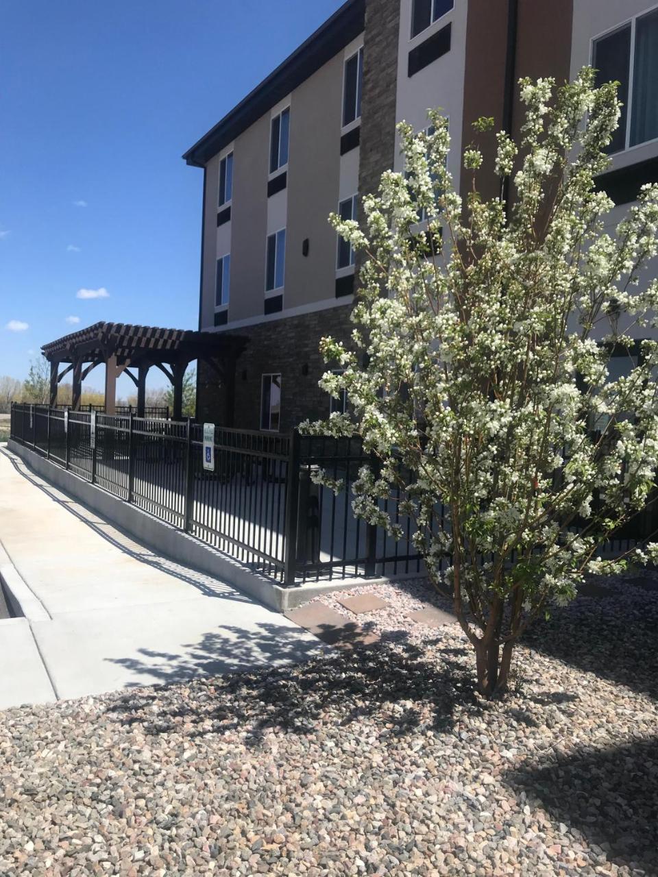 Heartland Inn And Suites Wheatland Экстерьер фото