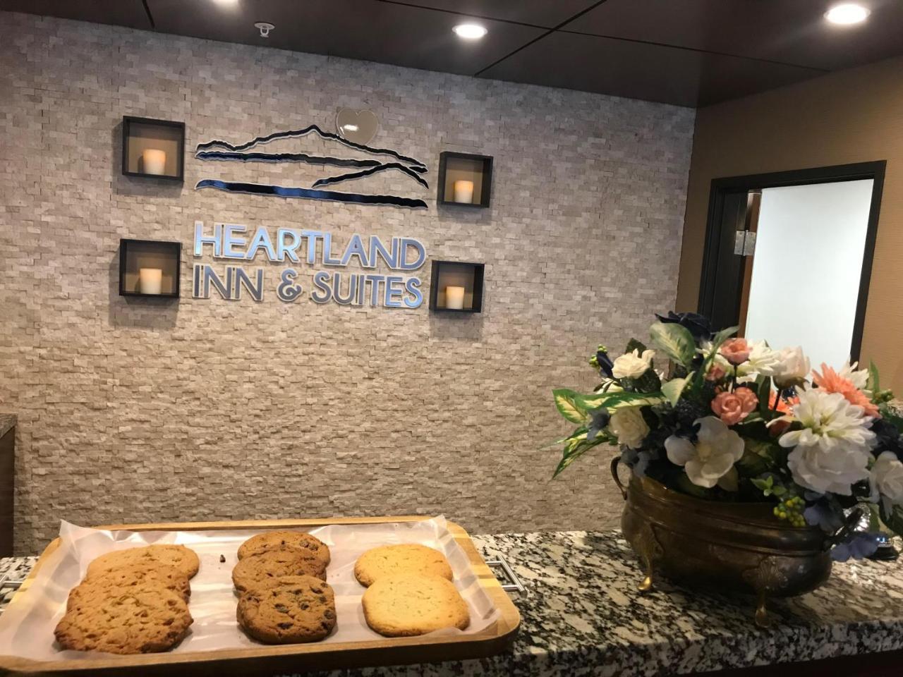 Heartland Inn And Suites Wheatland Экстерьер фото