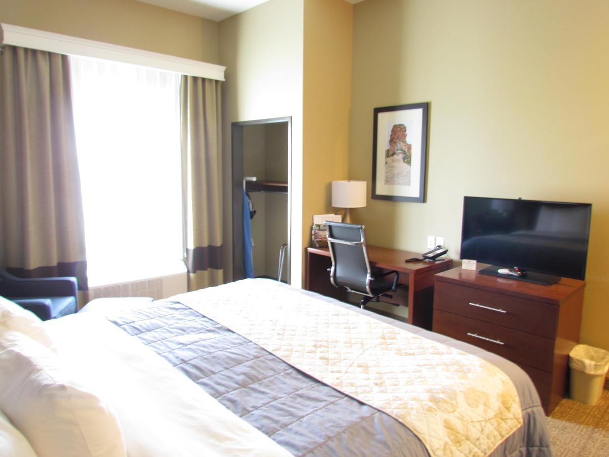 Heartland Inn And Suites Wheatland Экстерьер фото